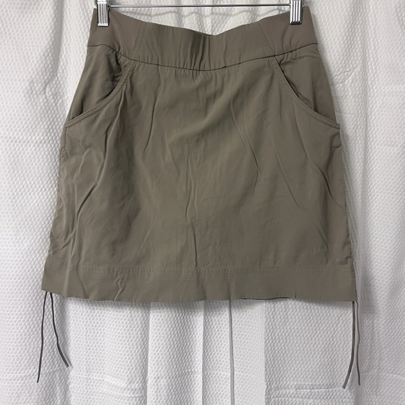 Columbia Sportswear Company Pants - Columbia Women's Tan Skort Omni-Shade UPF 50 Small‎ EC Pockets Beach Boat Resort